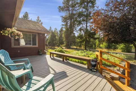 Exterior - 16191 Twin Dr, La Pine, OR 97739 photo 2 of 11