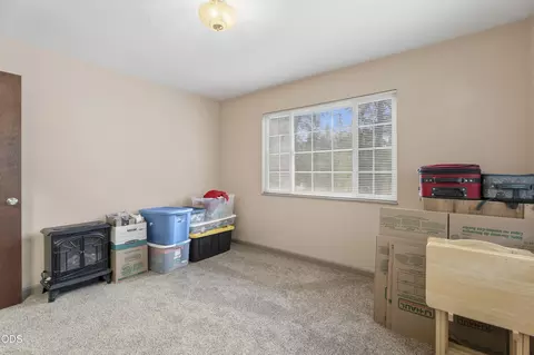 Bedroom - 16191 Twin Dr, La Pine, OR 97739 photo 5 of 5