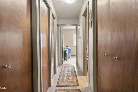 Entry Way - 16191 Twin Dr, La Pine, OR 97739 photo 4 of 6