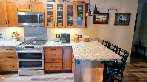 Kitchen - 16191 Twin Dr, La Pine, OR 97739 photo 5 of 7
