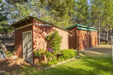 Exterior - 16191 Twin Dr, La Pine, OR 97739 photo 6 of 11