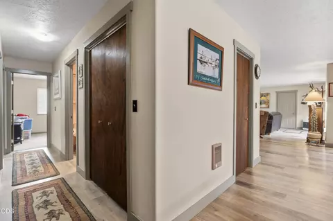 Entry Way - 16191 Twin Dr, La Pine, OR 97739 photo 5 of 6