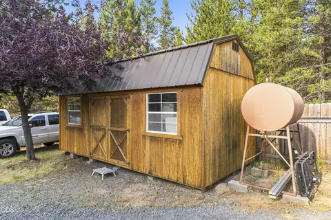 Exterior - 16191 Twin Dr, La Pine, OR 97739 photo 8 of 11