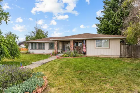 5545 Sylvia Ave, Klamath Falls, OR 97603
