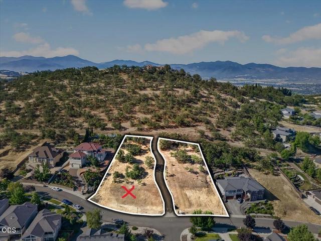 4662 Hathaway Dr, Medford, OR 97504