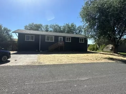 3025 Greenleaf, Malin, OR 97632