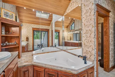 Bath - 57785 Ribes Ln #4, Sunriver, OR 97707 photo 5 of 6