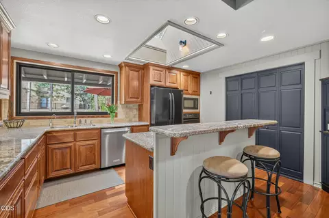 Kitchen - 57785 Ribes Ln #4, Sunriver, OR 97707 photo 1 of 6