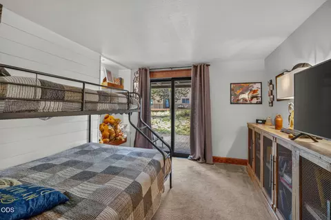 Bedroom - 57785 Ribes Ln #4, Sunriver, OR 97707 photo 1 of 10