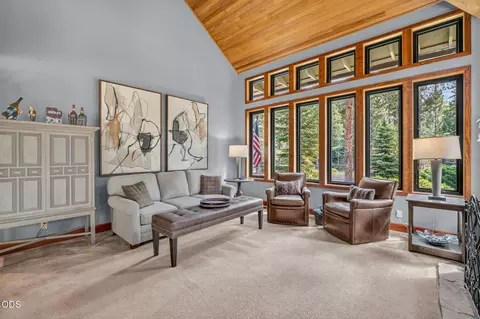 Living - 57785 Ribes Ln #4, Sunriver, OR 97707 photo 3 of 4