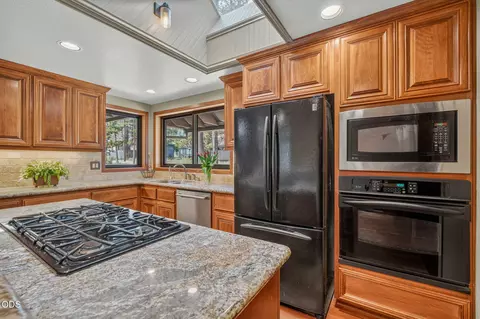 Kitchen - 57785 Ribes Ln #4, Sunriver, OR 97707 photo 6 of 6