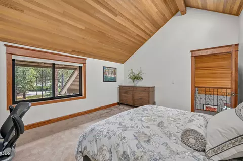 Bedroom - 57785 Ribes Ln #4, Sunriver, OR 97707 photo 10 of 10