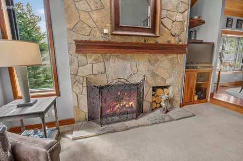 Living - 57785 Ribes Ln #4, Sunriver, OR 97707 photo 4 of 4