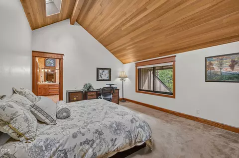 Bedroom - 57785 Ribes Ln #4, Sunriver, OR 97707 photo 7 of 10