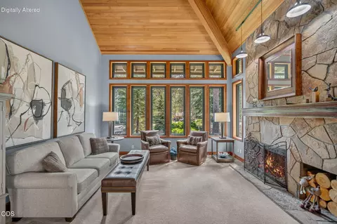 Living - 57785 Ribes Ln #4, Sunriver, OR 97707 photo 2 of 4