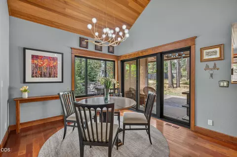 Dining - 57785 Ribes Ln #4, Sunriver, OR 97707 photo 4 of 6