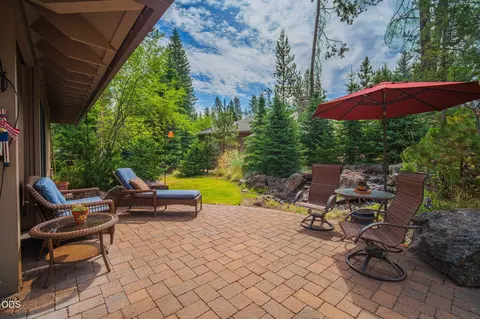 Exterior - 57785 Ribes Ln #4, Sunriver, OR 97707 photo 10 of 20