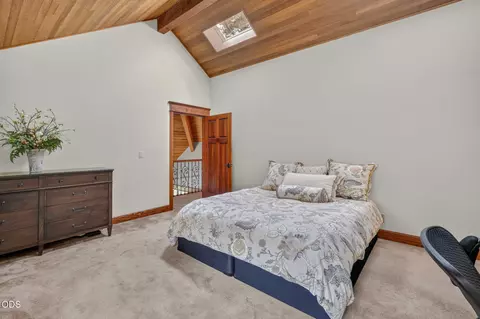 Bedroom - 57785 Ribes Ln #4, Sunriver, OR 97707 photo 9 of 10