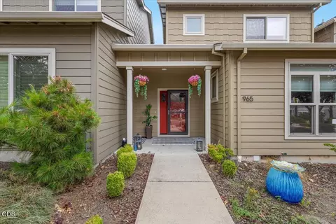 965 Camelot Dr, Ashland, OR 97520