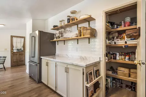 Kitchen - 17265 Canvasback Dr, Bend, OR 97707 photo 2 of 6