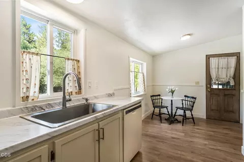 Kitchen - 17265 Canvasback Dr, Bend, OR 97707 photo 3 of 6