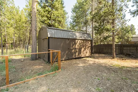 Exterior - 17265 Canvasback Dr, Bend, OR 97707 photo 10 of 16