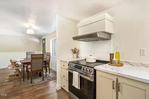 Kitchen - 17265 Canvasback Dr, Bend, OR 97707 photo 5 of 6
