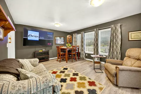 Living - 1550 Panoramic Loop, Grants Pass, OR 97527 photo 3 of 5