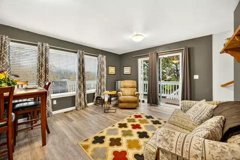 Living - 1550 Panoramic Loop, Grants Pass, OR 97527 photo 4 of 5