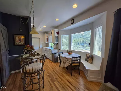 Kitchen - 1550 Panoramic Loop, Grants Pass, OR 97527 photo 2 of 8