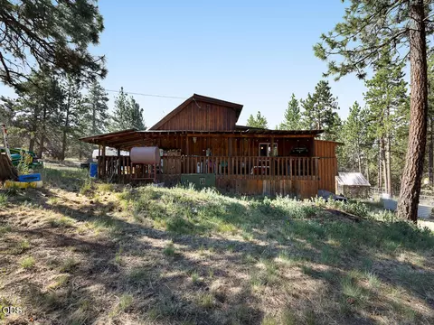 9046 Warbler Dr, Bonanza, OR 97623