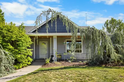 2142 NW Nickernut Ave, Redmond, OR 97756
