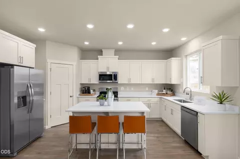 Kitchen - 20675 NE Town Dr, Bend, OR 97701 photo 3 of 4