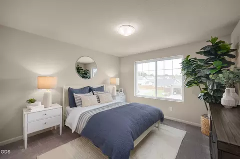 Bedroom - 20675 NE Town Dr, Bend, OR 97701 photo 4 of 6