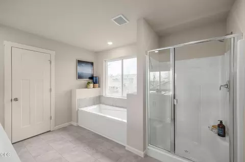 Bath - 20675 NE Town Dr, Bend, OR 97701 photo 1 of 3