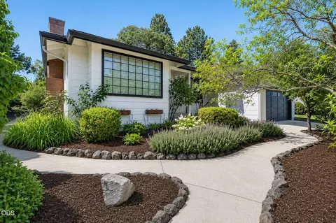 2446 Heritage Way, Medford, OR 97504