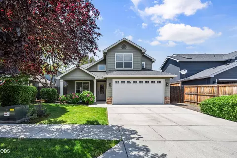 657 Spring Valley Dr, Medford, OR 97501