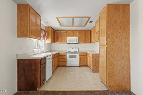 Kitchen - 11 Devonwood Ct, Eagle Point, OR 97524 photo 1 of 2