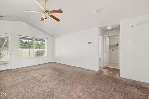 Living - 11 Devonwood Ct, Eagle Point, OR 97524 photo 1 of 1