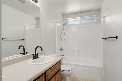 Bath - 11 Devonwood Ct, Eagle Point, OR 97524 photo 1 of 4