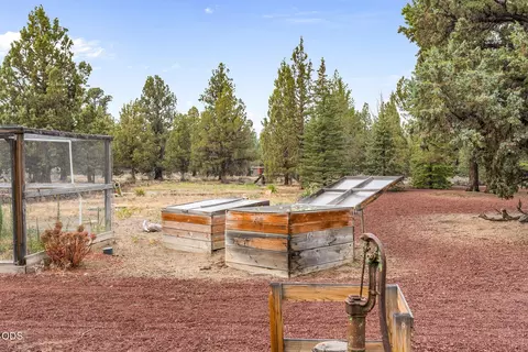 Exterior - 64699 Mcgrath Rd, Bend, OR 97701 photo 10 of 18