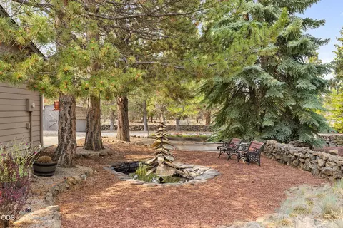 Exterior - 64699 Mcgrath Rd, Bend, OR 97701 photo 16 of 18