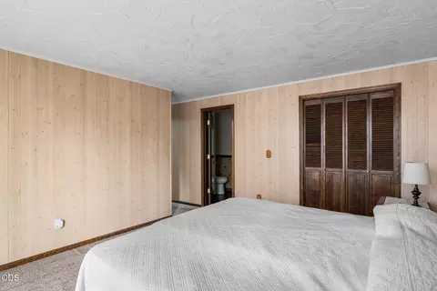 Bedroom - 64699 Mcgrath Rd, Bend, OR 97701 photo 2 of 4