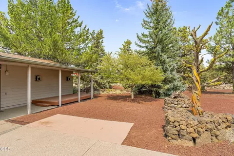 Exterior - 64699 Mcgrath Rd, Bend, OR 97701 photo 15 of 18