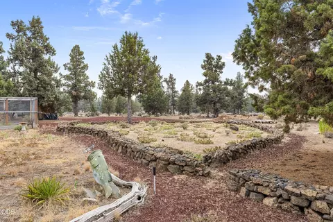 Exterior - 64699 Mcgrath Rd, Bend, OR 97701 photo 5 of 18