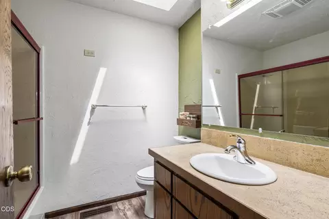 Bath - 64699 Mcgrath Rd, Bend, OR 97701 photo 3 of 3