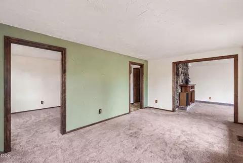 Living - 64699 Mcgrath Rd, Bend, OR 97701 photo 4 of 4