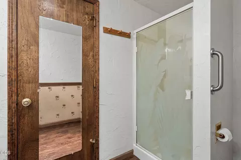 Bath - 64699 Mcgrath Rd, Bend, OR 97701 photo 2 of 3