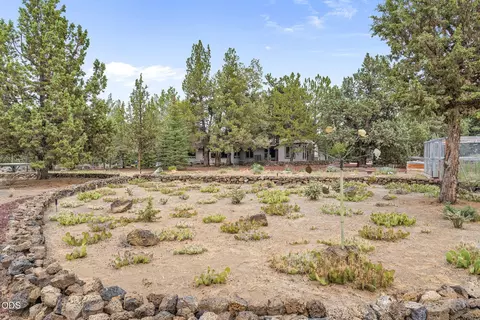 Exterior - 64699 Mcgrath Rd, Bend, OR 97701 photo 7 of 18