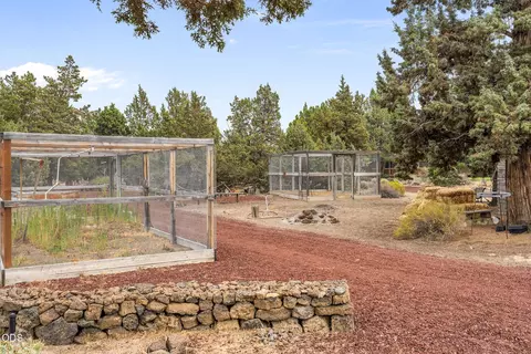 Exterior - 64699 Mcgrath Rd, Bend, OR 97701 photo 8 of 18